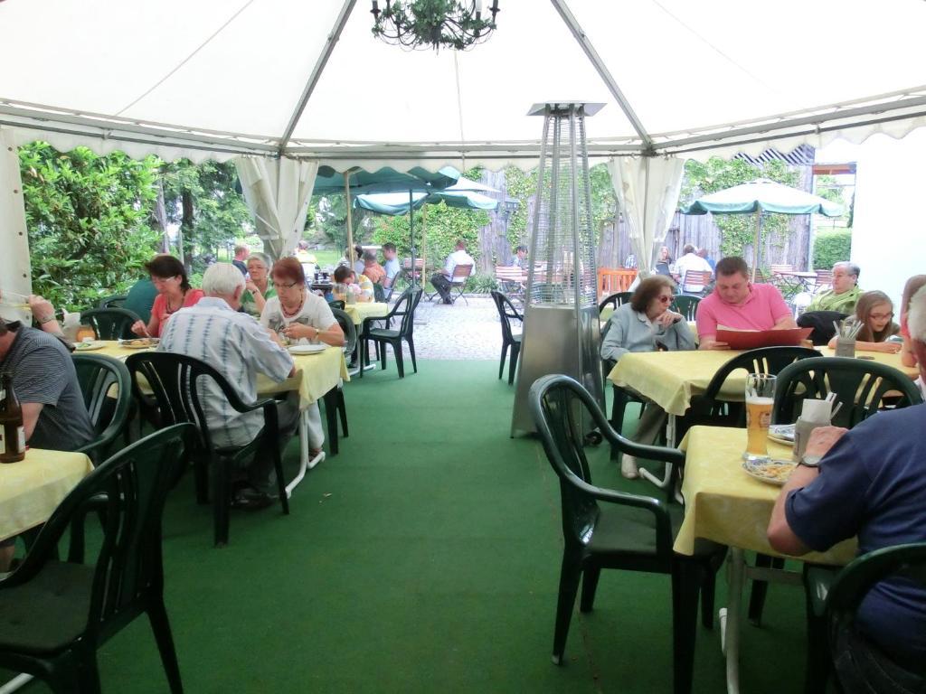 Landgasthof - Hotel Zum Stern Linden  Kültér fotó