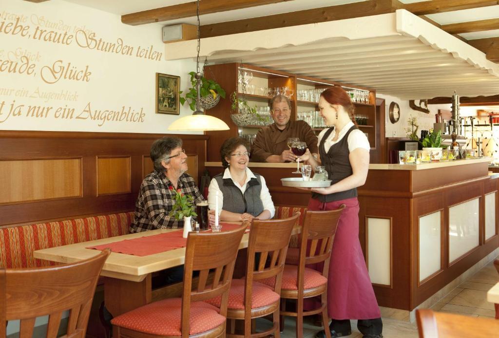 Landgasthof - Hotel Zum Stern Linden  Kültér fotó